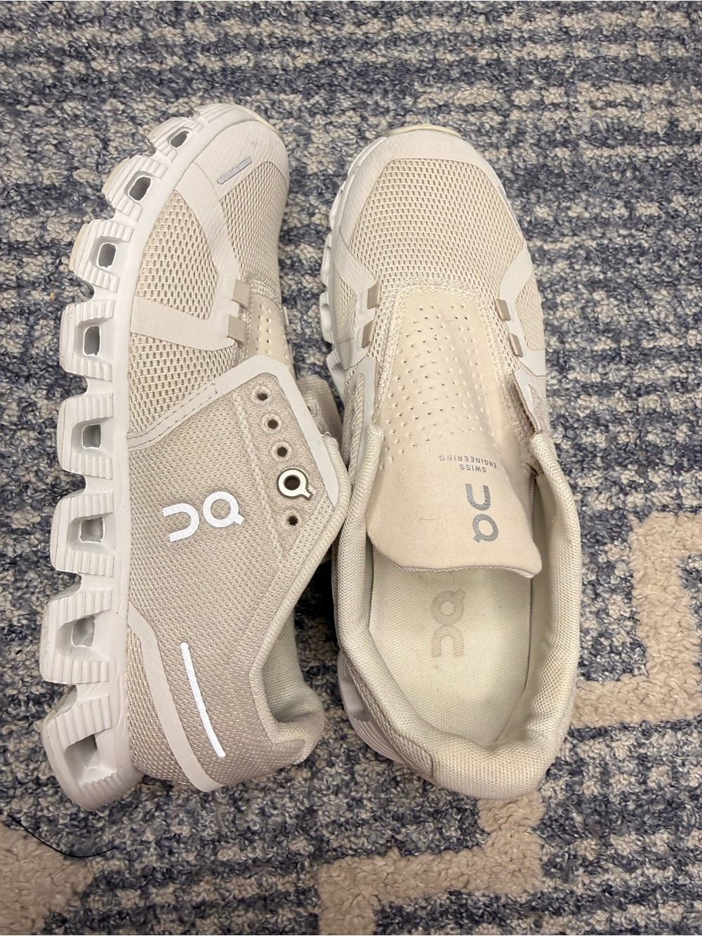 LIKE NEW Oncloud 5 Women’s  Running Shoes - Light Beige & White